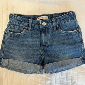 Girls Levi’s Jean shorts